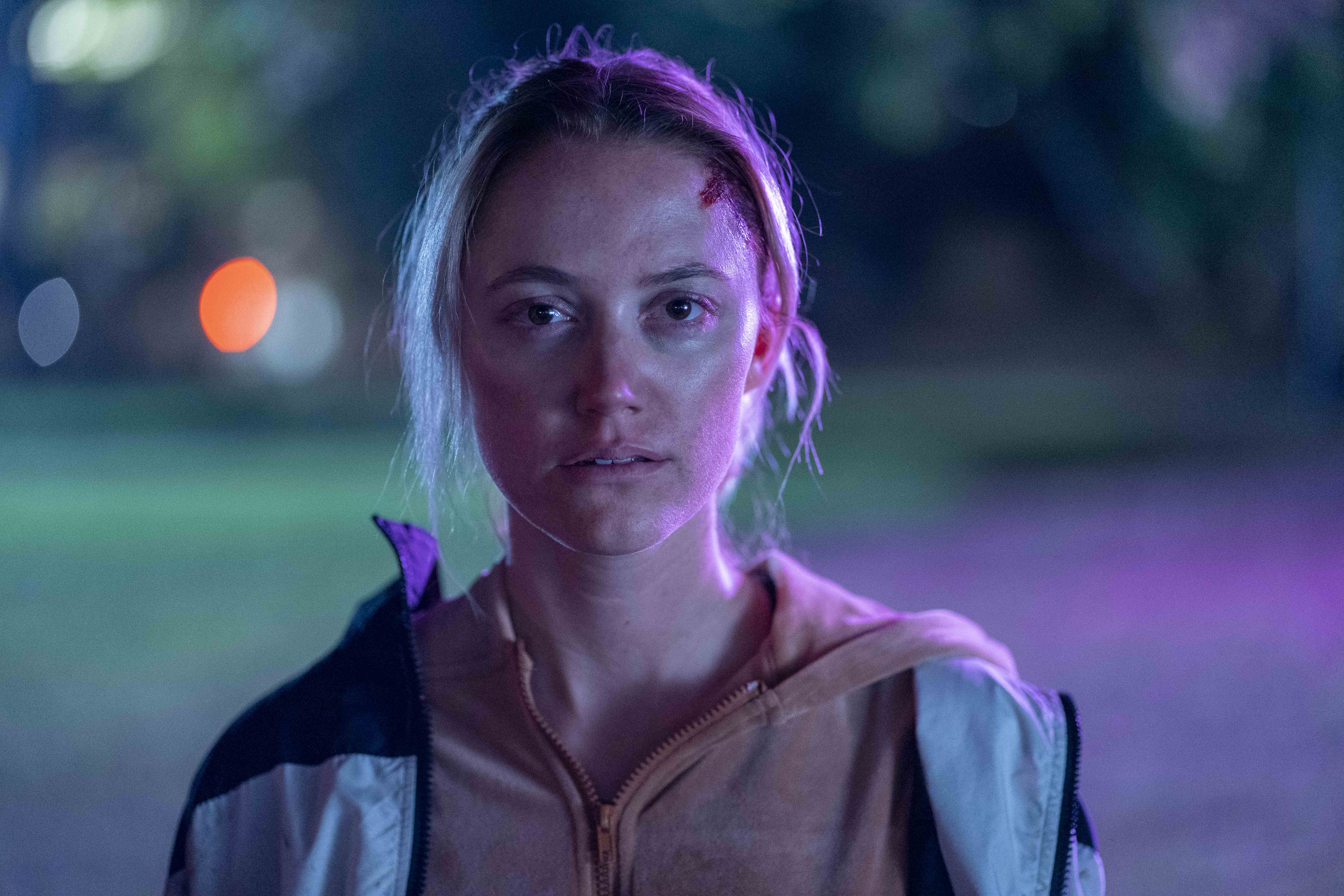 Ava (Maika Monroe) finds herself lost after a police chase